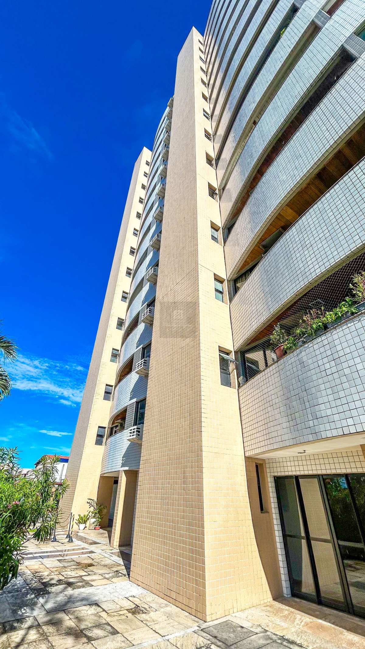 Apartamento à venda no Edifício Mansão Vellazquez - 120m2, 3 suítes, Varjota - Refomado - Rodolfo Rodrigues Imóveis