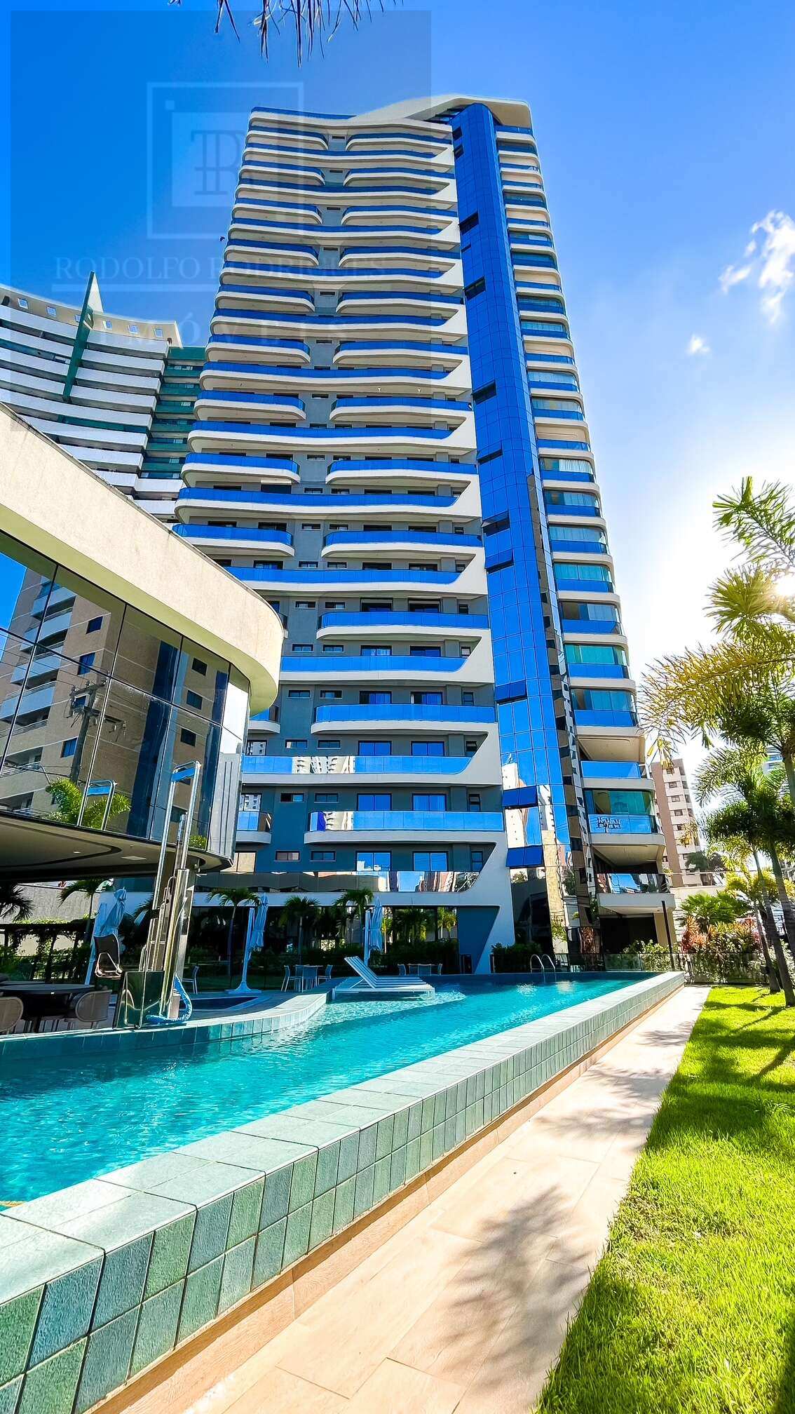 Apartamento de Luxo à Venda no Icon Meireles | 254m² | 4 Suítes | 5 Vagas | Varanda Gourmet - Rodolfo Rodrigues Imóveis